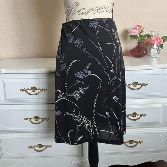 Black skirt with purple floral - Picture 1 of 5